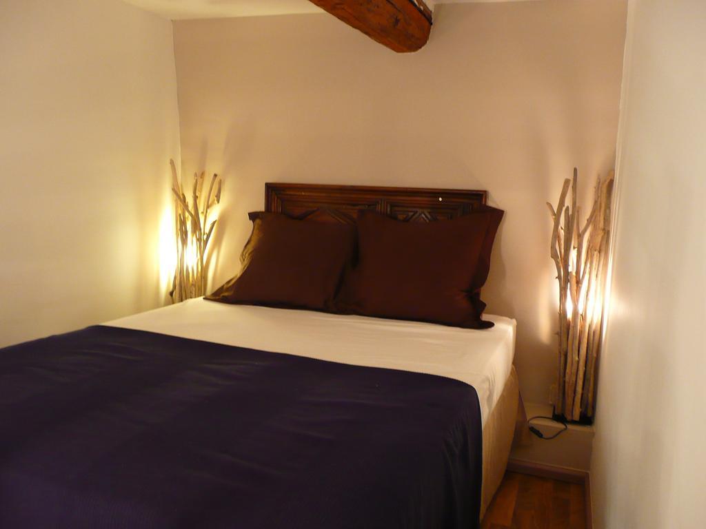 Bed And Breakfast Jardin De Marie Aix-en-Provence Rum bild